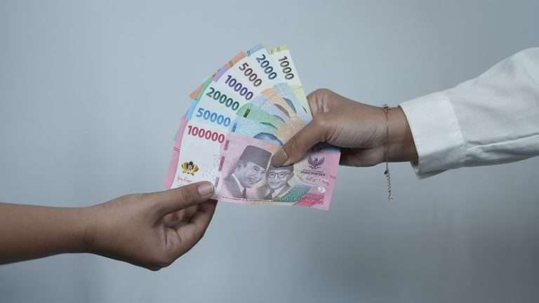 Rezeki dalam Islam: Pengertian, Landasan Syariah, Macam-Macam, dan Aplikasinya dalam Kehidupan