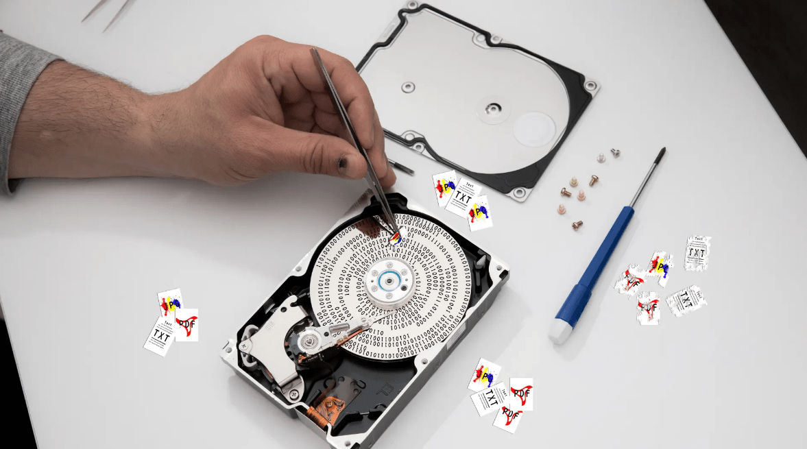 Seseorang sedang membongkar hard drive, dengan berbagai ikon jenis file yang tersebar di permukaan.