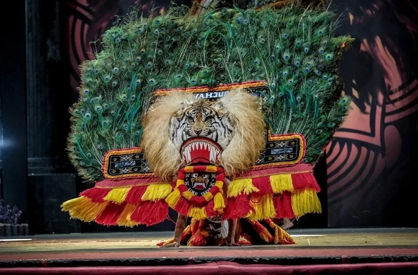 Legenda Reog Ponorogo: Kisah Cinta, Keberanian, dan Warisan Budaya