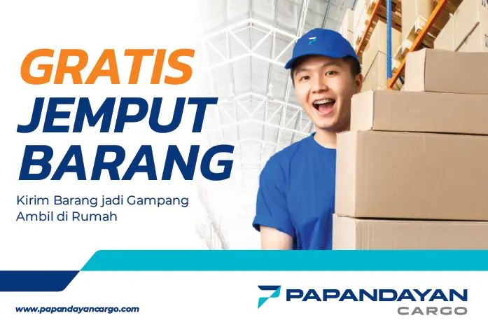 Iklan layanan Papandayan Cargo. Seorang pria berseragam biru tersenyum ceria di samping tumpukan paket kardus di gudang. Teks utama bertuliskan "Gratis Jemput Barang, Kirim Barang jadi Gampang Ambil di Rumah".